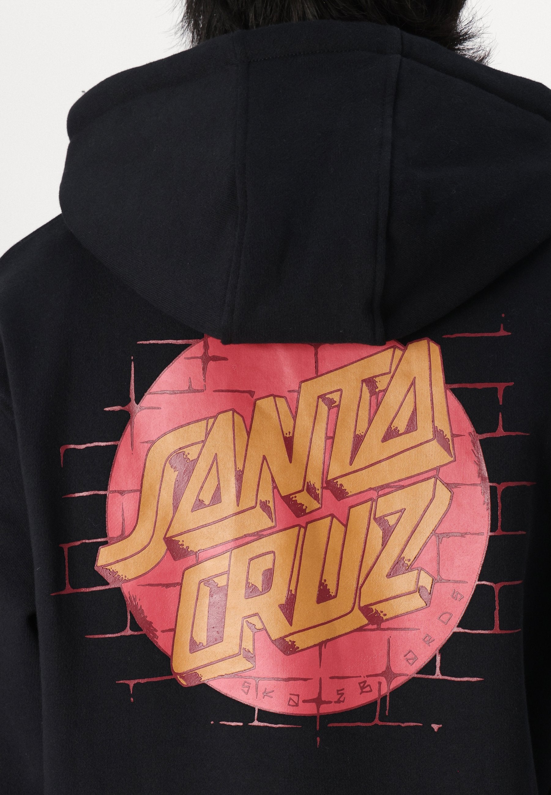 Scrawl Brick Dot Center